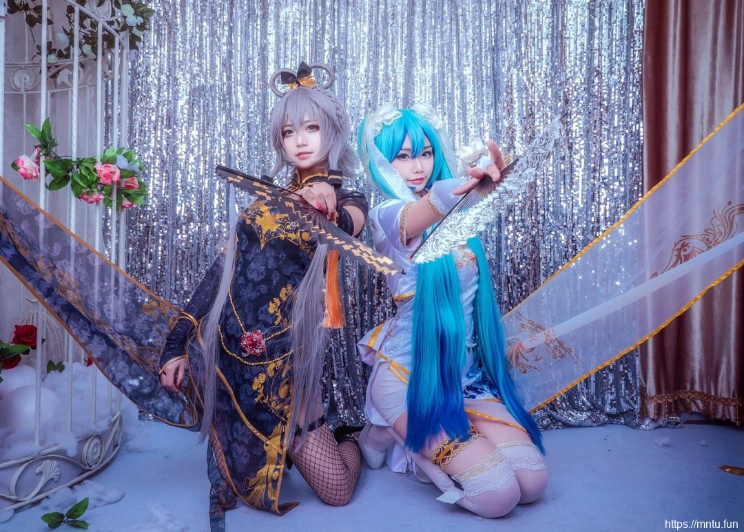 性感美女姐妹花cosplay初音未来vs洛天依