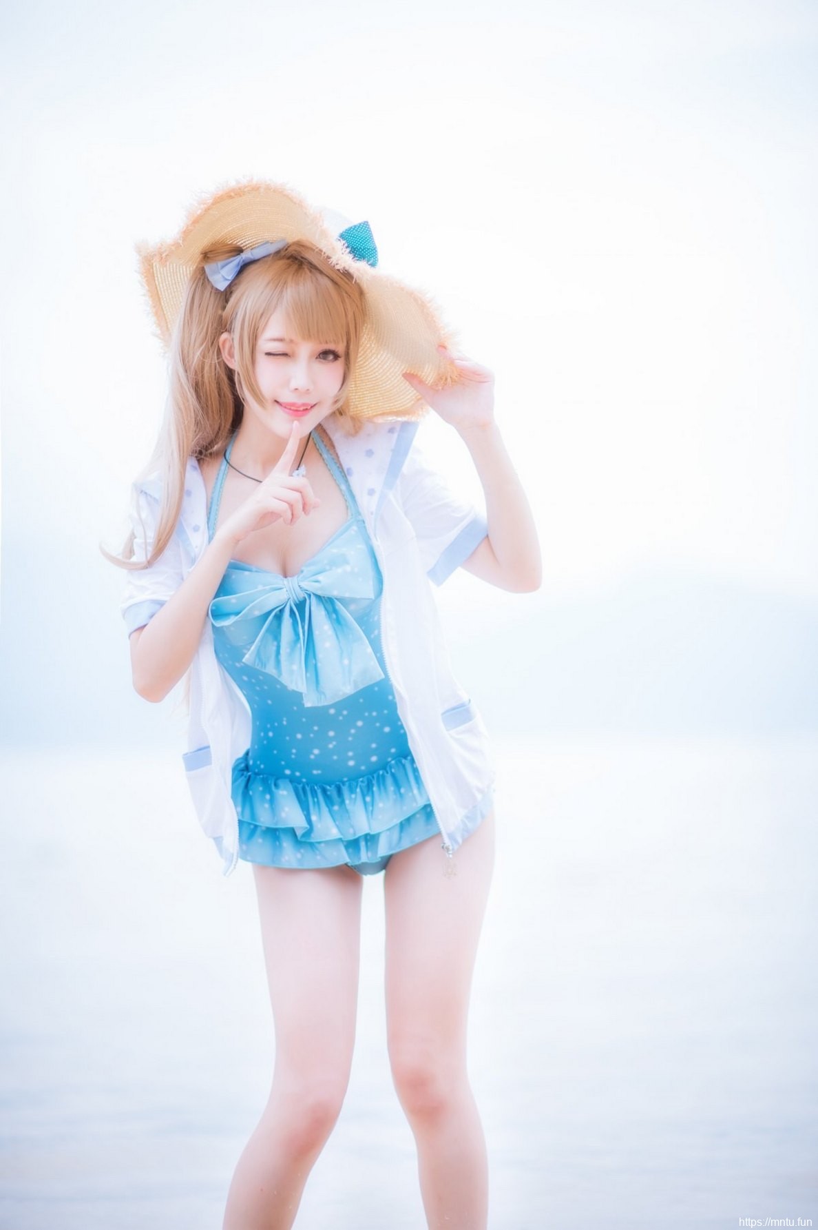 白皙靓丽泳装美女cosplay动漫美女南小鸟