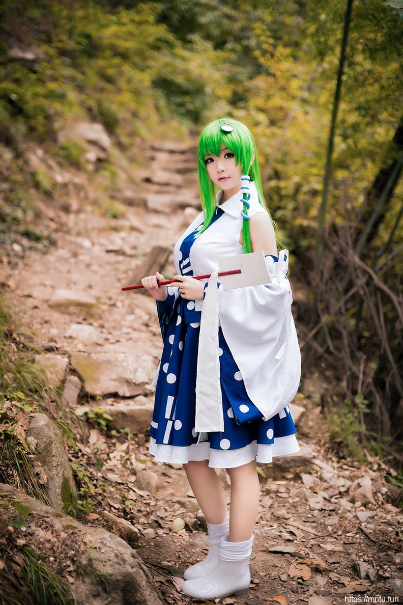 甜美萌妹身穿和服cosplay东风谷早苗