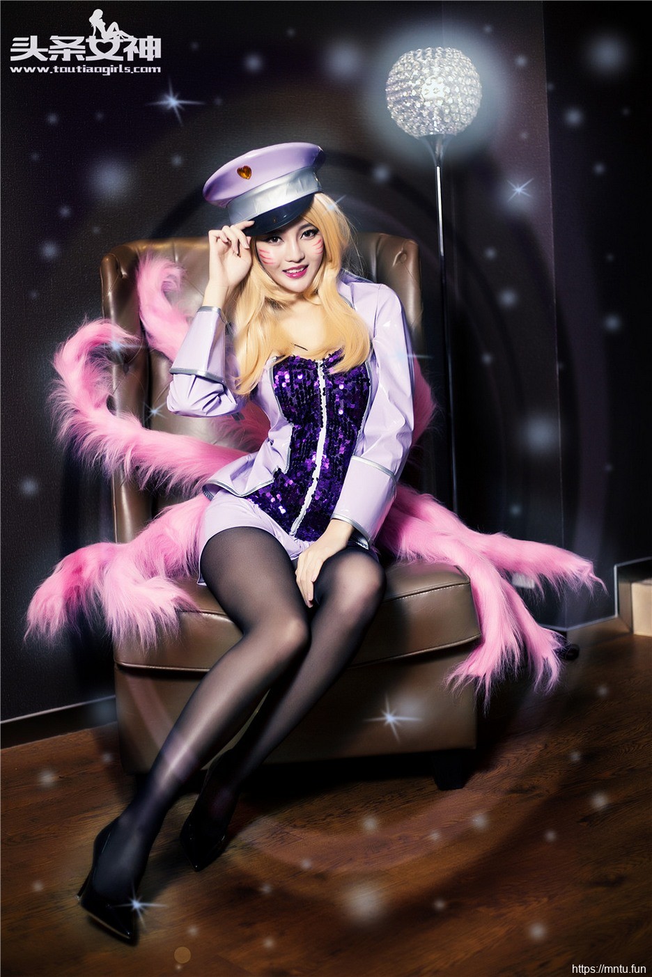 头条女神文雪黑丝制服cosplay九尾雪宝