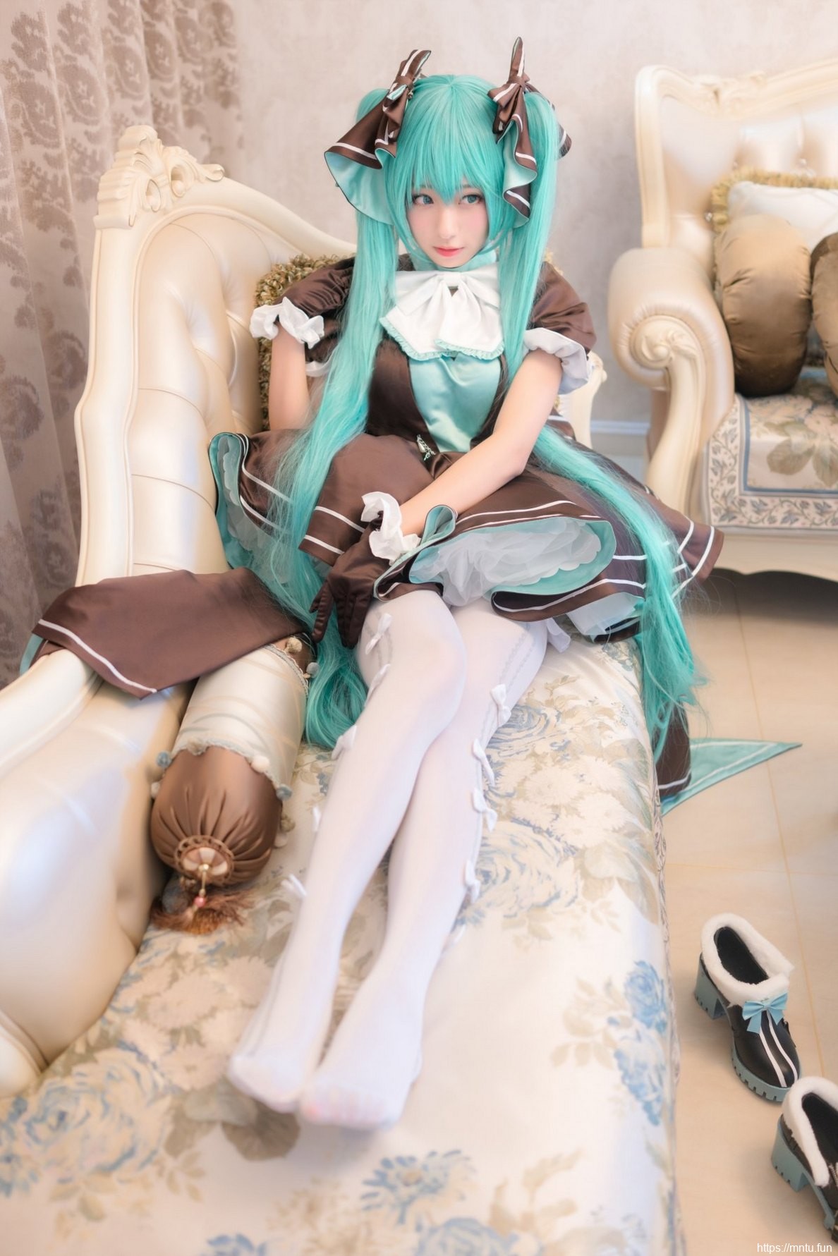 白皙双马尾美少女丝袜美腿cosplay初音未来