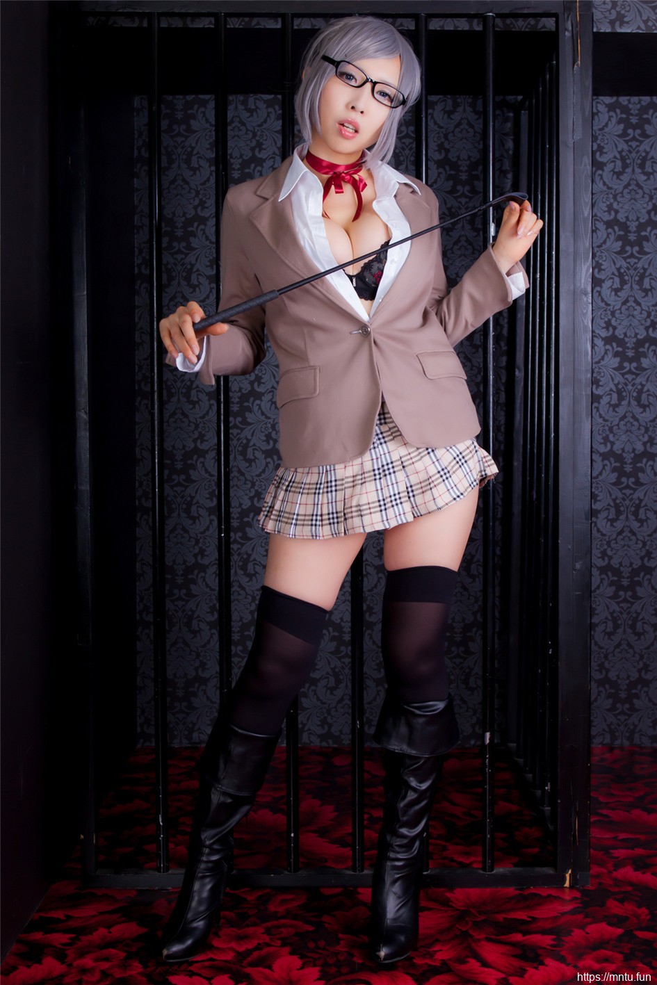 性感美女丰满巨乳cosplay监狱学园调教员芽衣子