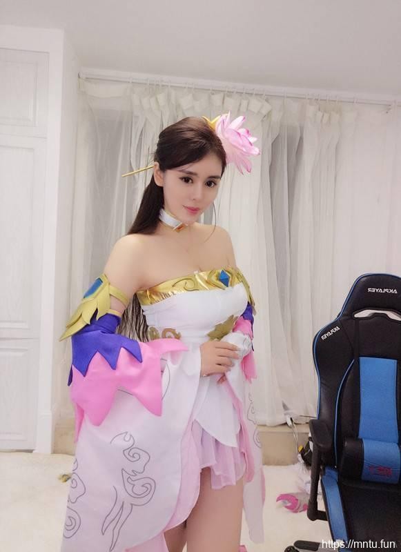 斗鱼七哥张琪格COS王者荣耀貂蝉不知火舞露娜