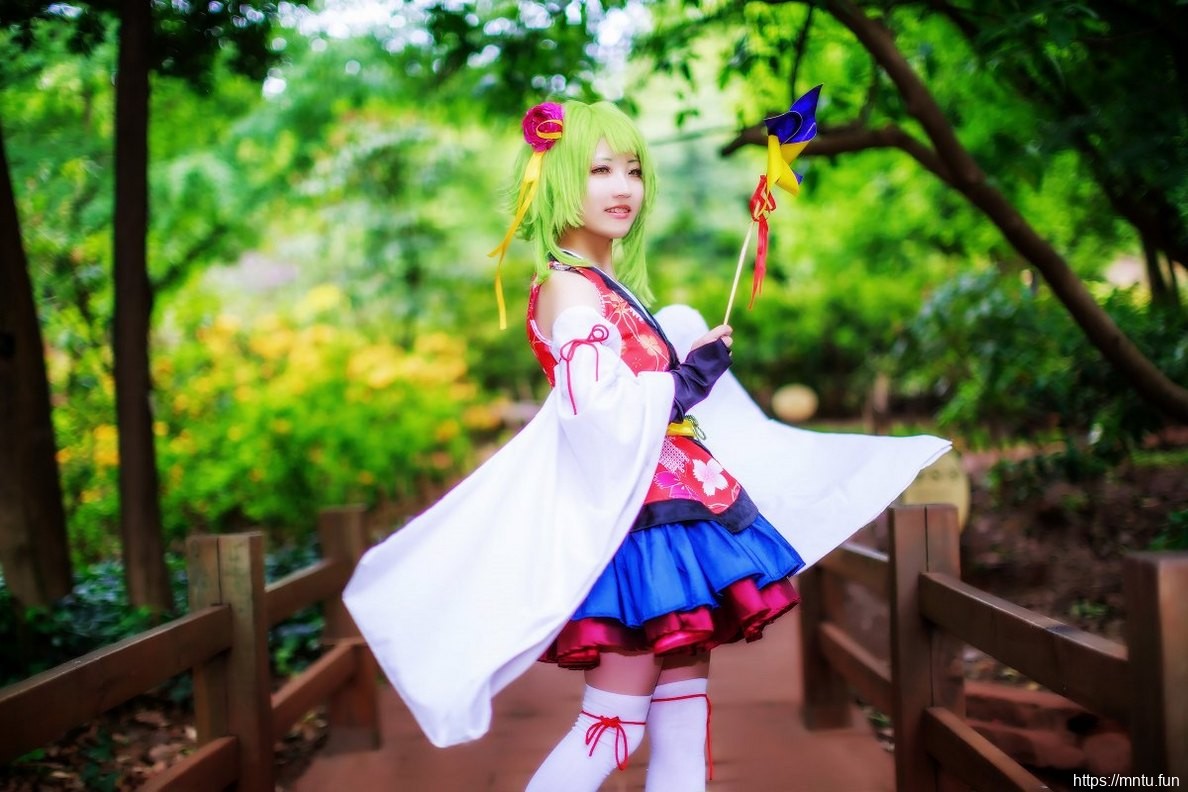白皙美少女CosplayGUMI令无数宅男着迷
