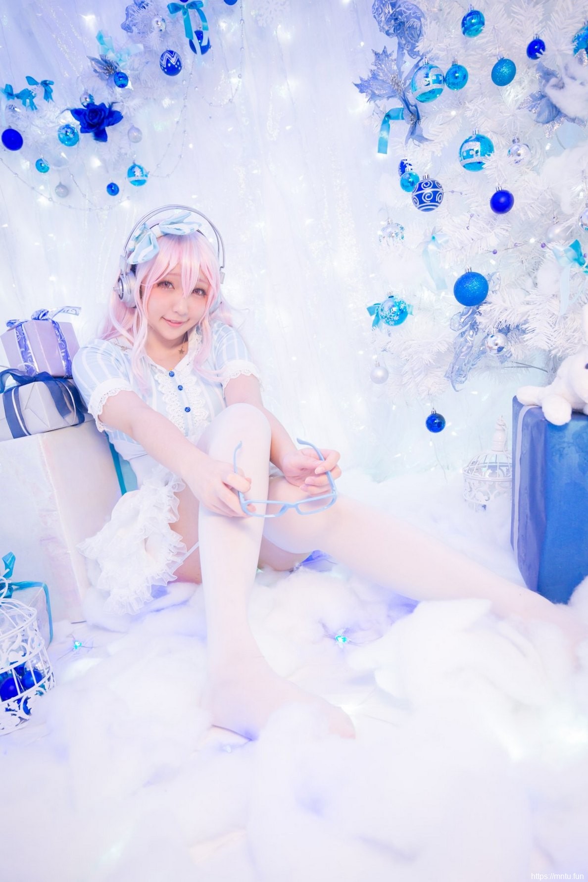 白皙美女Cosplay索尼子诱惑撩人姿势