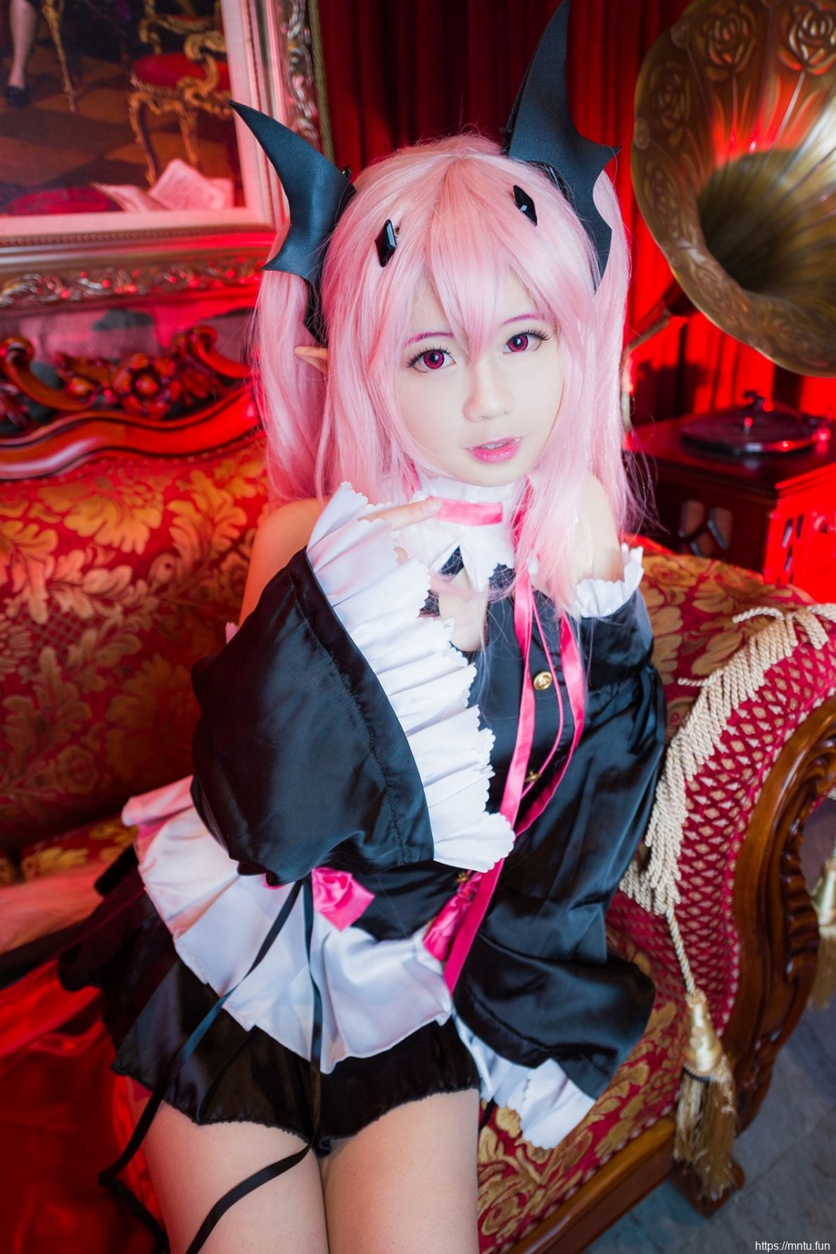 白皙美女Cosplay《终结的炽天使》萌娘克鲁鲁