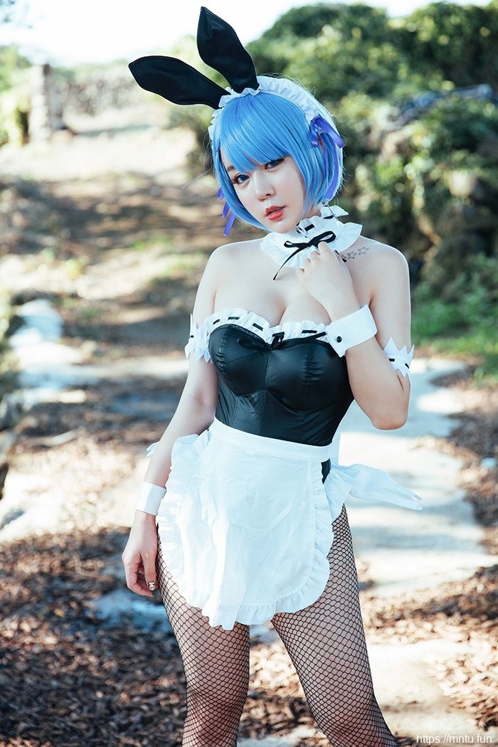 人体艺术美女王雨纯兔女郎网袜乳贴丁字裤勾魂胴体写真41p