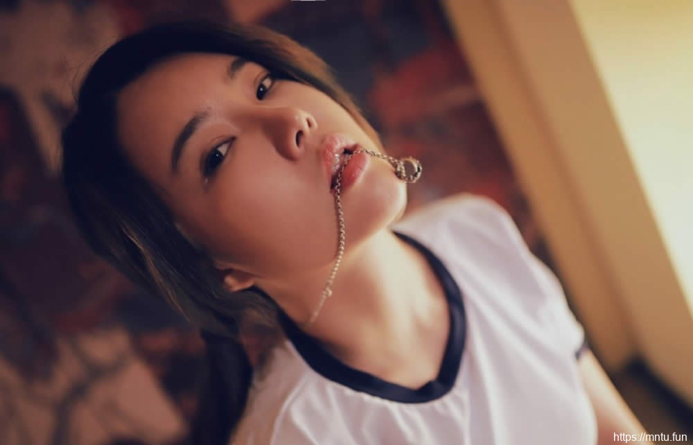 日本女优体操制服白丝丰乳翘臀风骚引诱性感写真