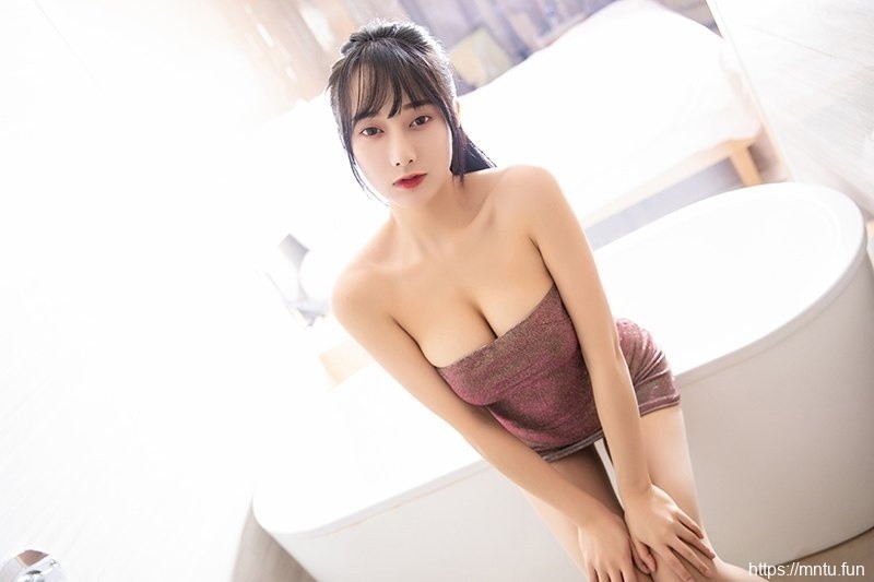 我的邻居情人身着紧身包臀裙美乳深沟呼之欲出美女写真