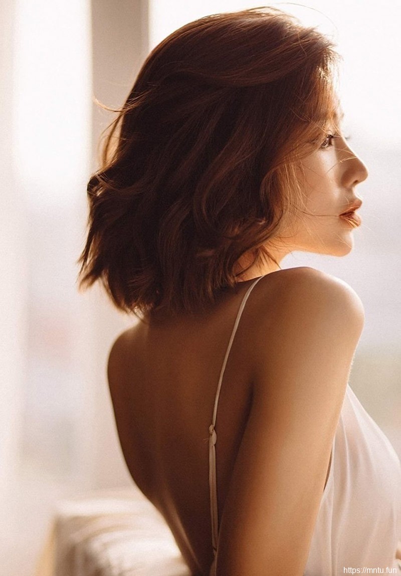 名媛贵妇气质优雅吊带长裙火辣性感撩人写真图片