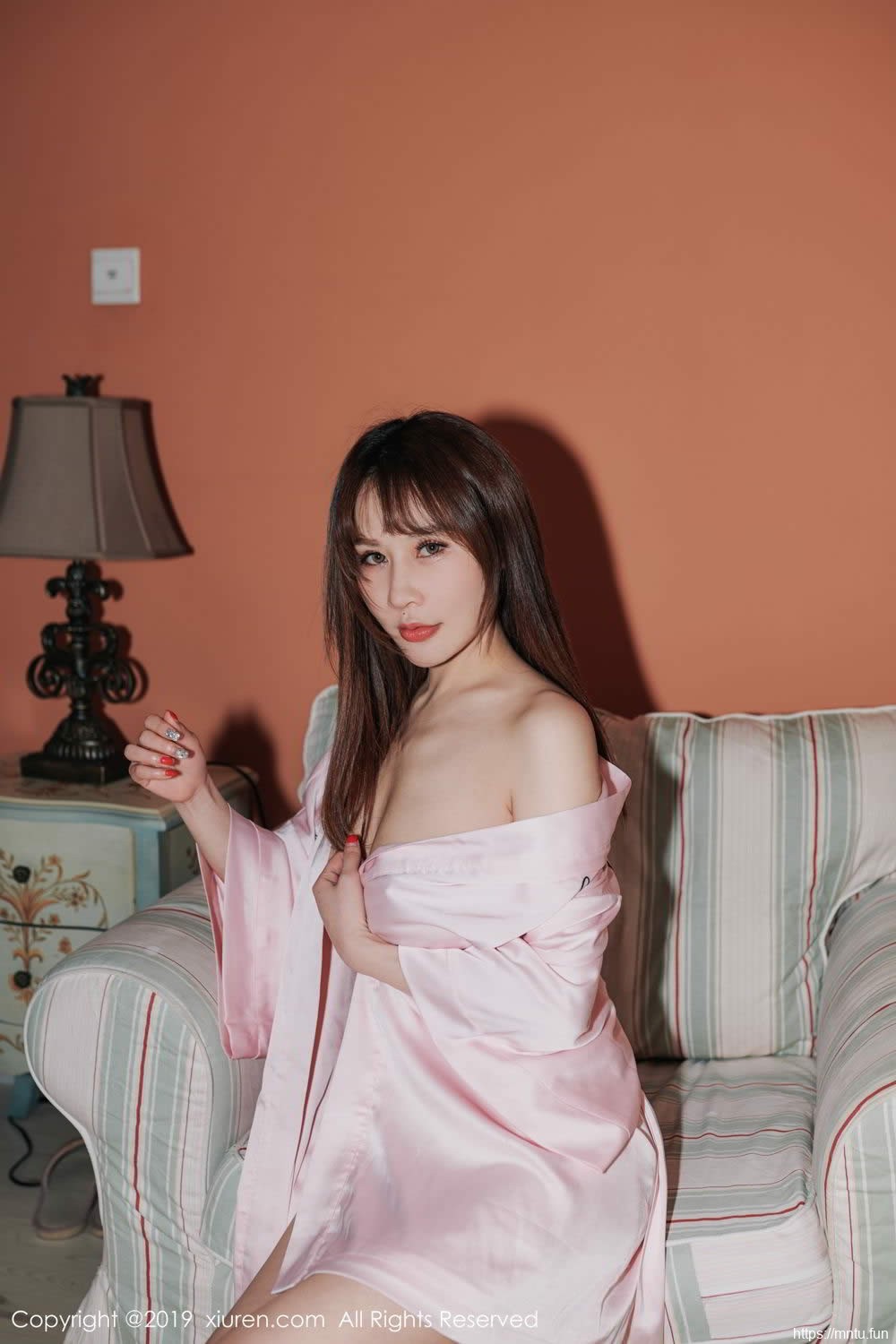 一脱究竟性感才子神韵粉色睡袍开放裸乳火辣美女图库