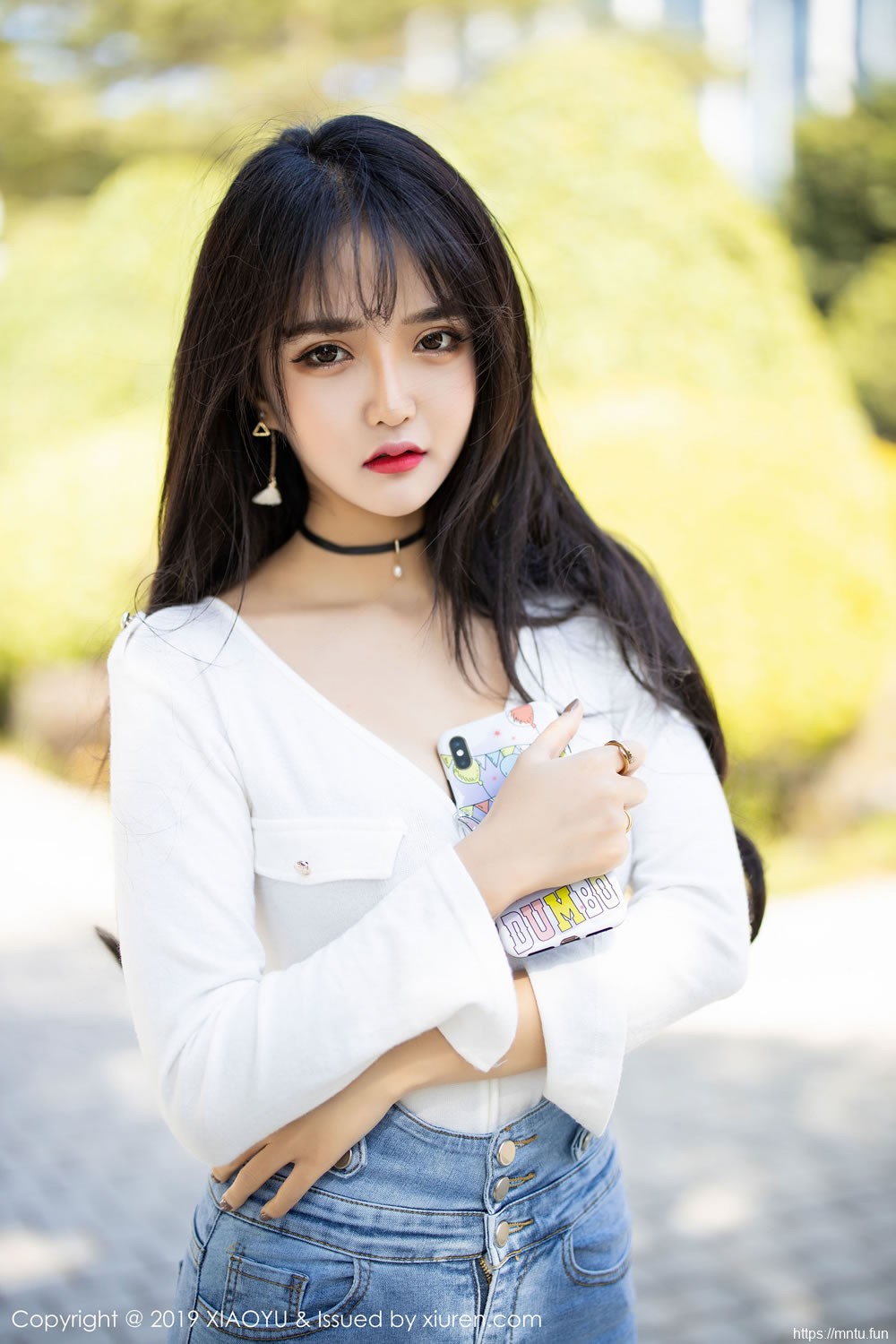 Miko酱吖《性感牛仔裤+衬衫丝袜》 [语画界XIAOYU] Vol.212