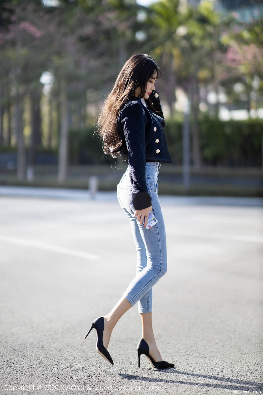 Miko酱吖《性感牛仔裤与内衣主题魅惑》 [语画界XIAOYU] Vol.235