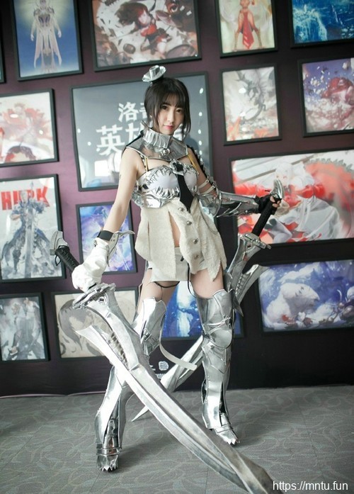 Chinajoy2017洛奇英雄传美女火舞娇媚性感美女图片