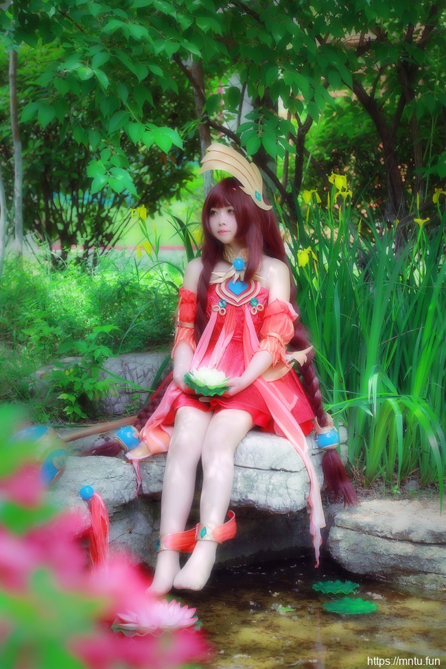 清纯萌妹子黑时宰迷妹COSPLAY王者荣耀大乔