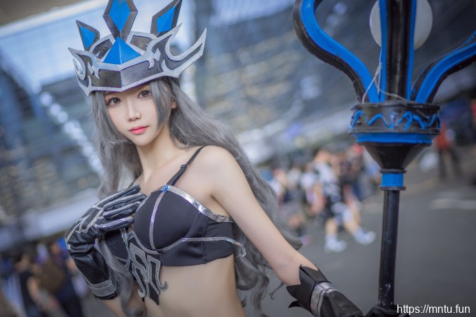 LOL美女玩家性感演绎风女诱惑图片