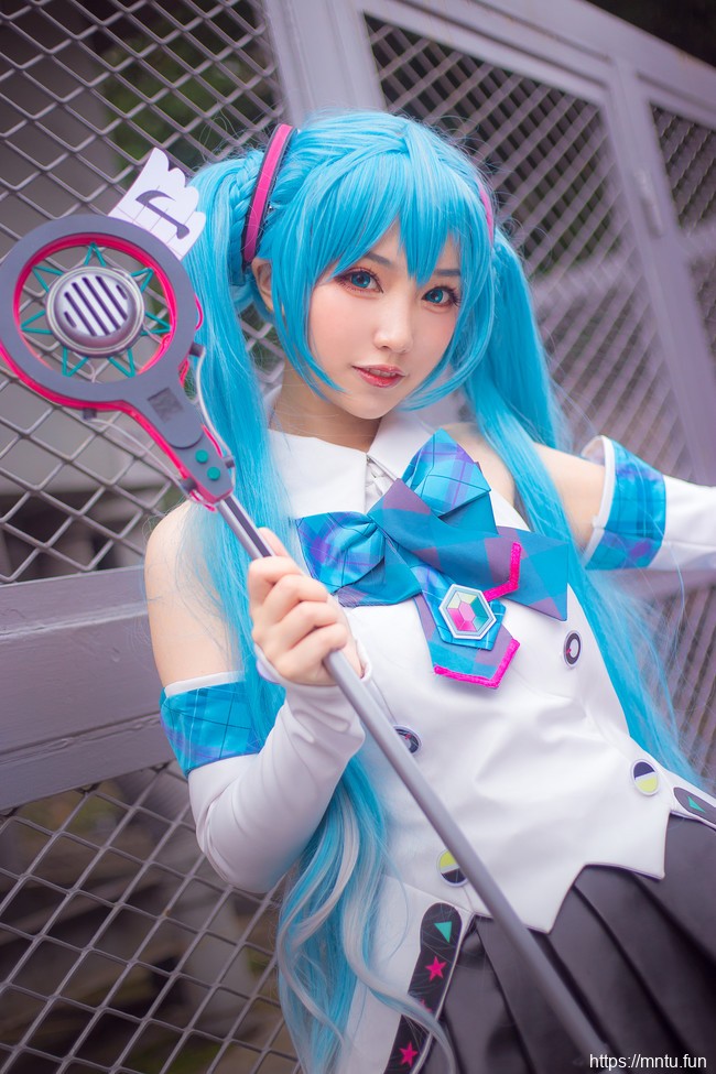 软妹子cosplay初音未来长腿白丝福利高清图片