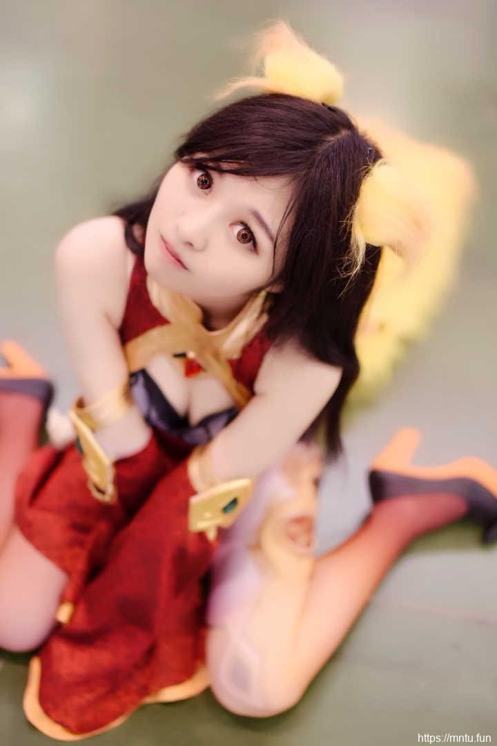 清纯女神SsVivian COS王者荣耀妲己