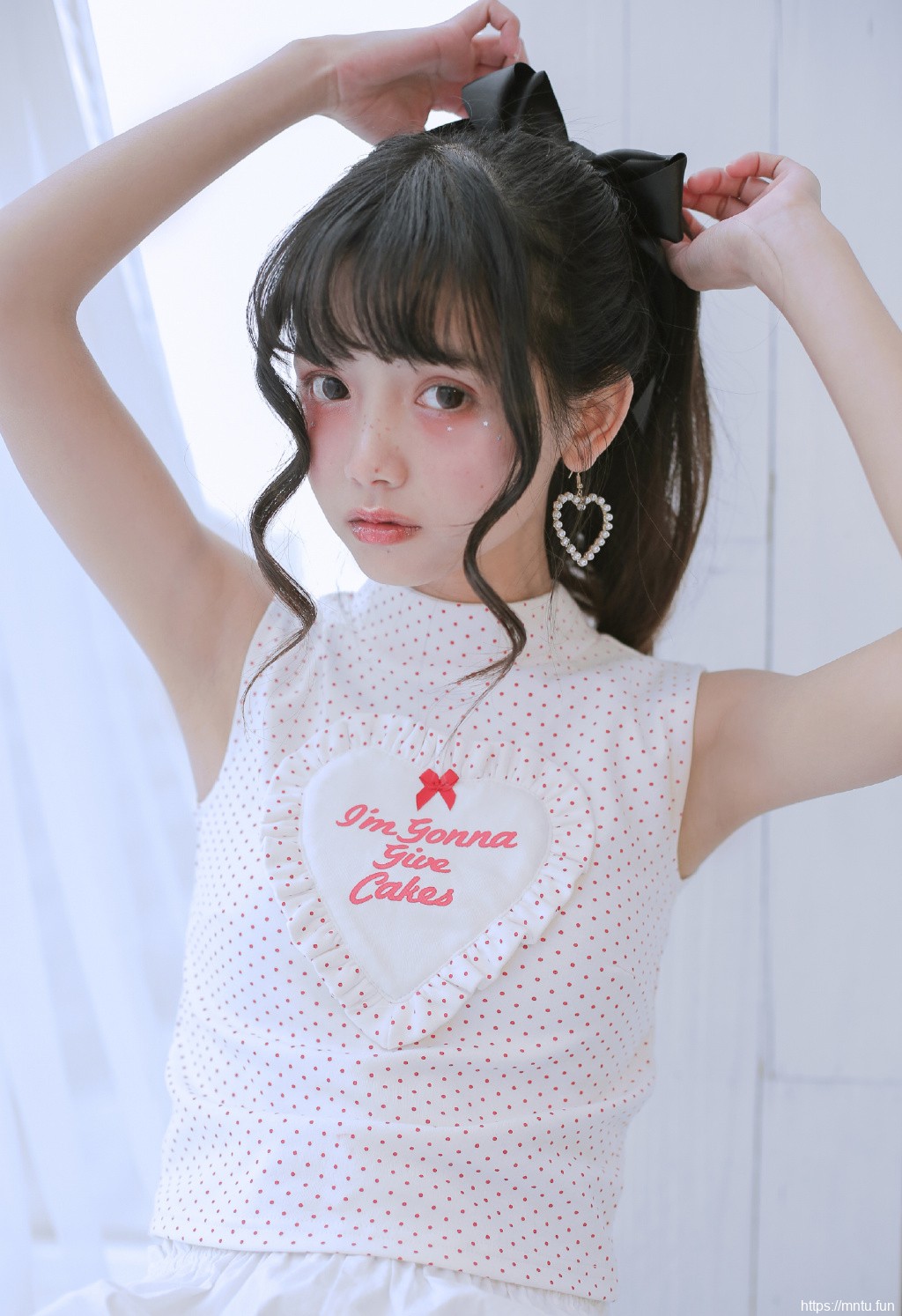 娃娃脸美女白丝袜美腿性感cos诱惑写真