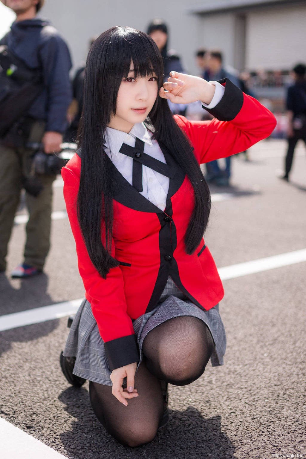 唯美养眼coser性感诱人红色制服诱惑写真