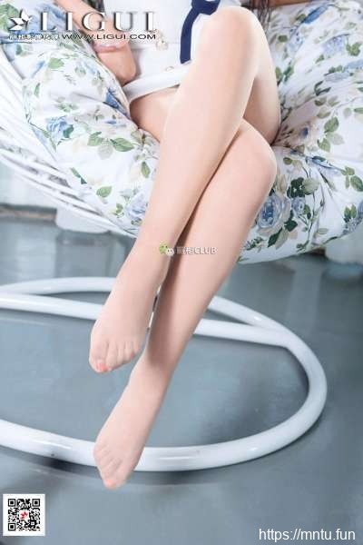 刘悦~美腿丝足写真套图