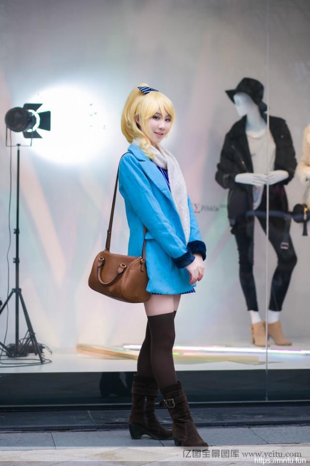 高挑长腿美女绚濑绘里街头cosplay