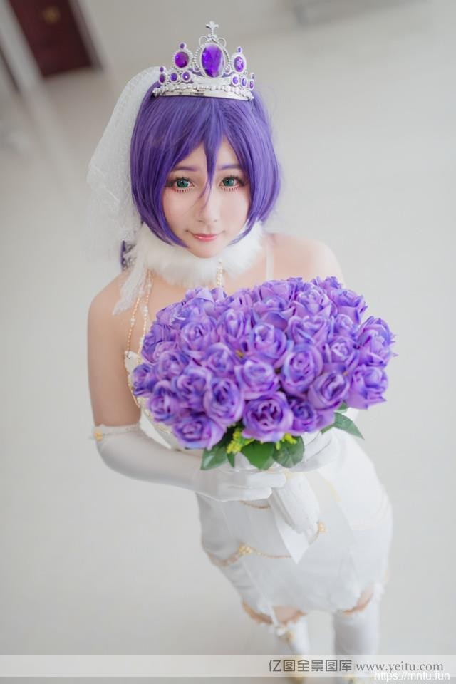 诱惑白嫩新娘性感COSPLAY