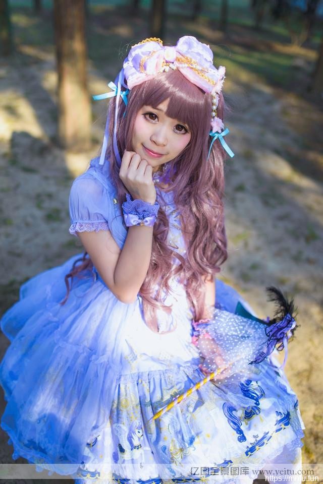 森系可爱美少女的纯情COSPLAY