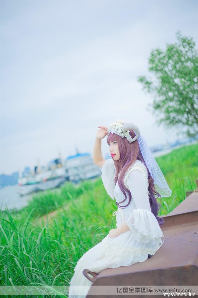 可爱萌妹子红唇烈焰cosplay