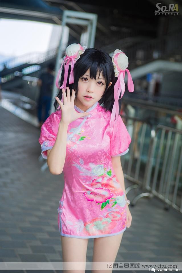 动漫展上可爱卖萌妹子古装cosplay