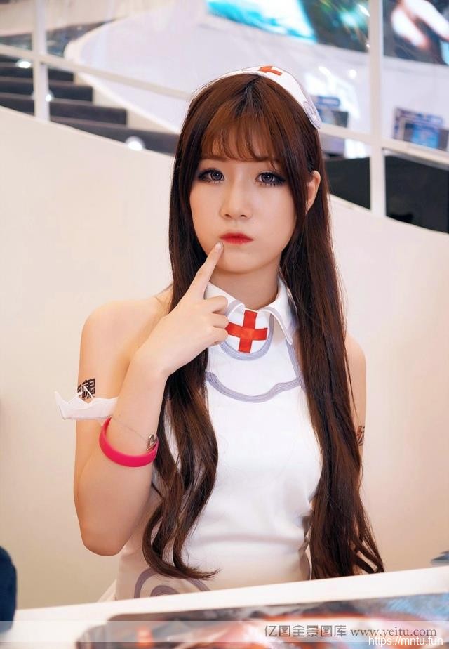动漫展诱惑美艳护士coslolita和cosplayplay制服诱惑