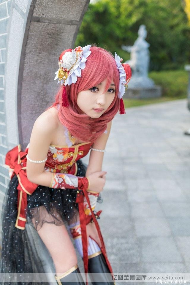 古装cosplay壁纸侠女帅气cosplay室外性感写真