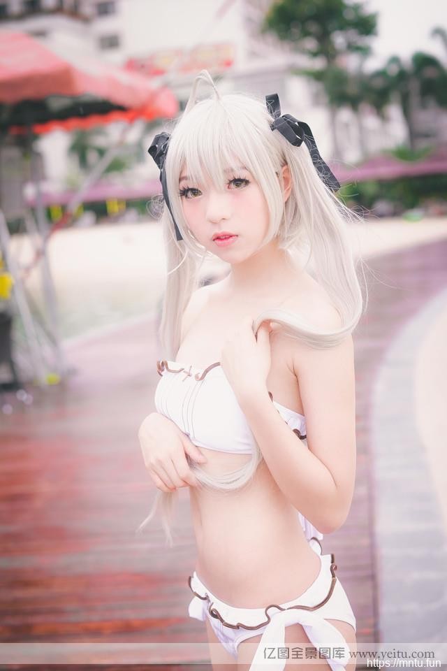 粉嫩美少女女装cosplay沙滩性感cosplay