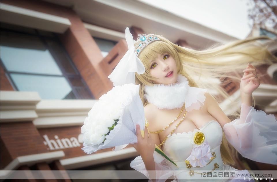 童颜巨乳美女cosplaycos全套街拍