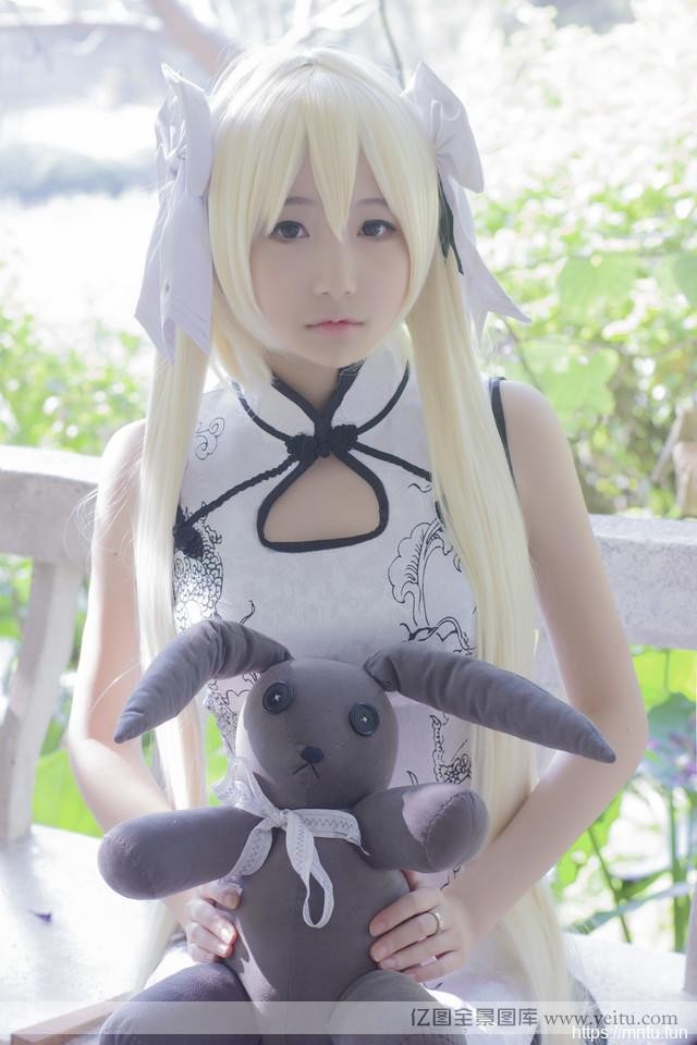 白皙女孩肉嘟嘟室外cosplay女装清新cosplay