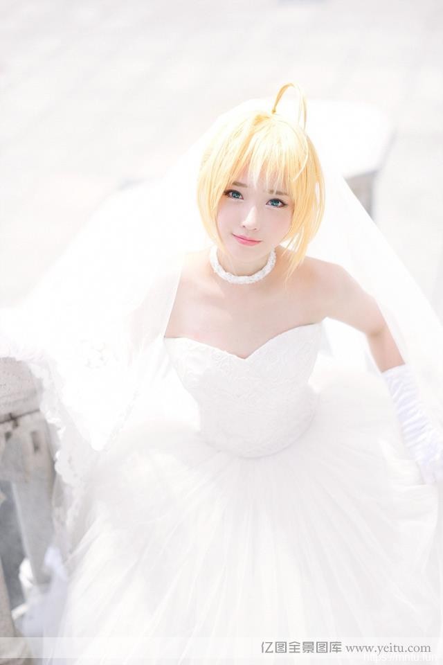 清纯美女纯白婚纱cos角色扮演cosplayplay