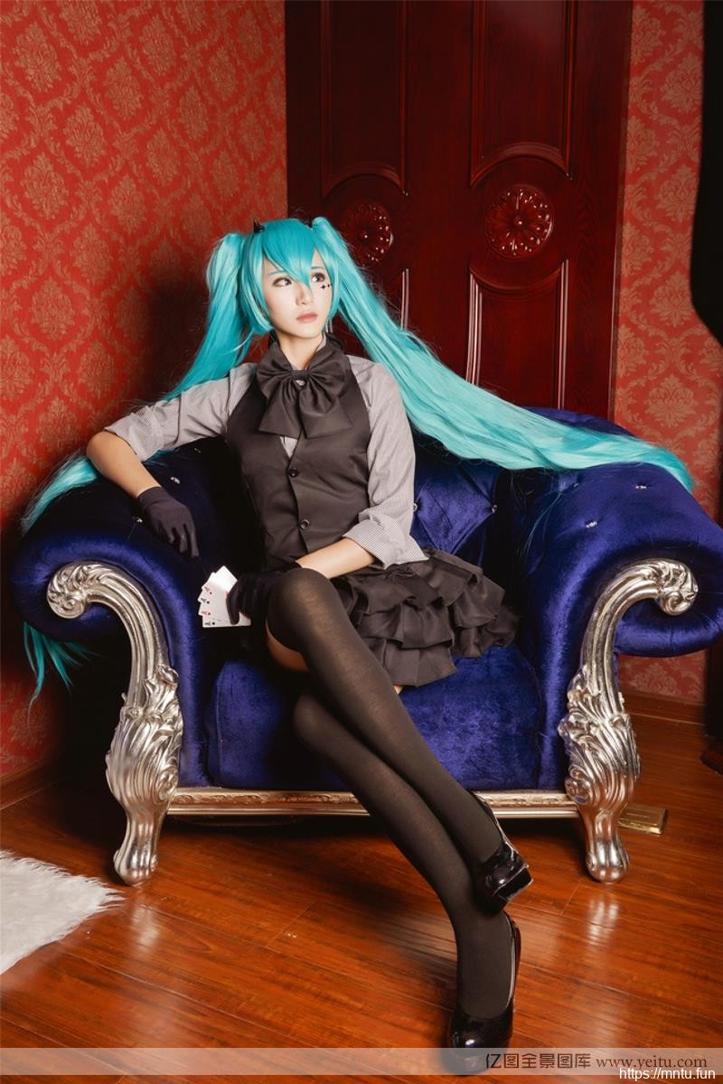 美女家初音未来黑丝真人cosplay美腿诱惑cosplay