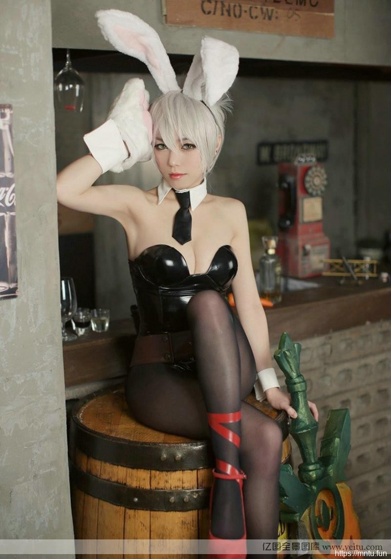 性感美女兔耳朵黑丝长腿cosplay诱惑COSPLAY