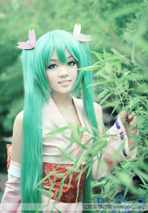 幻蓝版福利cosplay秀气真人版初音未来