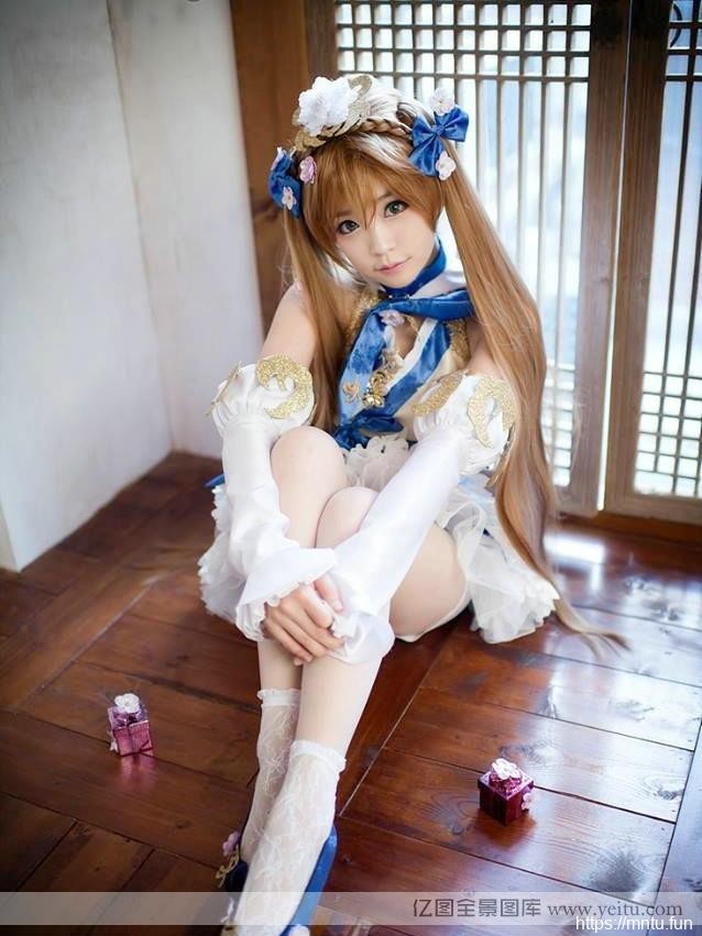 个性感cosplay性小萝莉扮演游戏角色cospaly