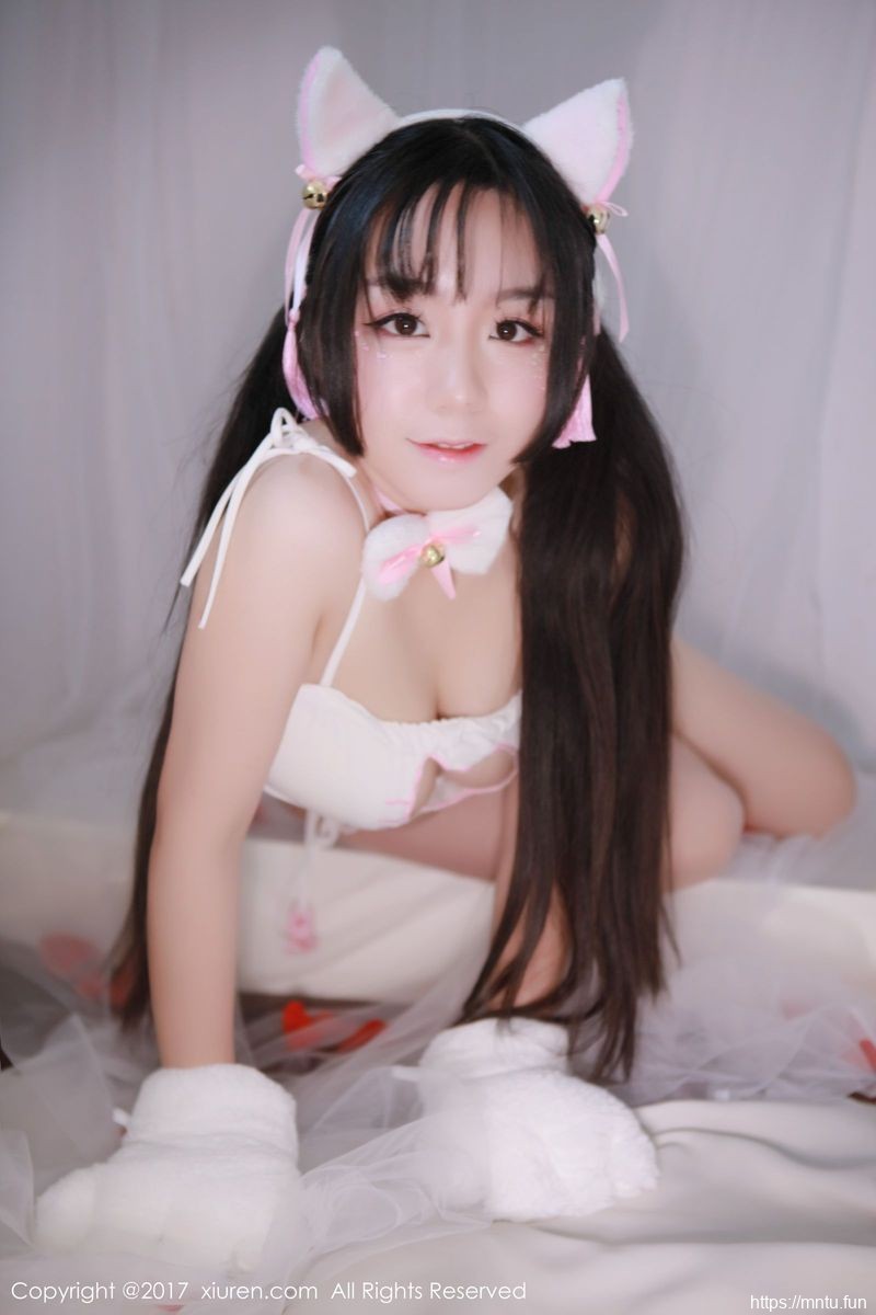 秀人网新人萝莉吃白菜的vi菜菜COS动漫cosplay福利PLAY清纯猫女郎写真