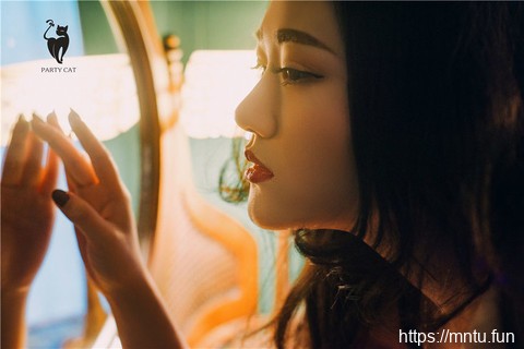 PartyCat轰趴猫 风骚翘臀丁字裤美女少妇魅惑写真图片