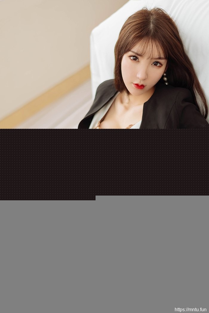 娉婷御姐周于希黑丝高跟制服引诱