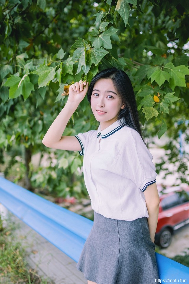 黑长直校服清新氧气美女大眼灵动