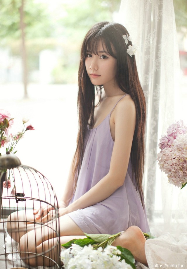 温柔动人的蜜月女孩紫色睡裙美艳倾城