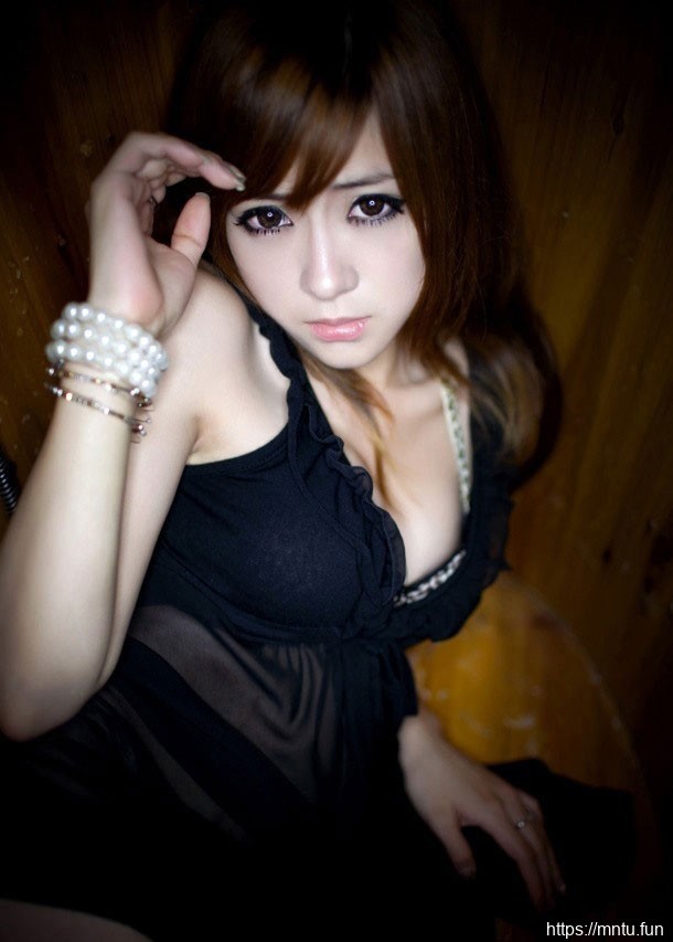 楚楚动人清纯女生性感自拍