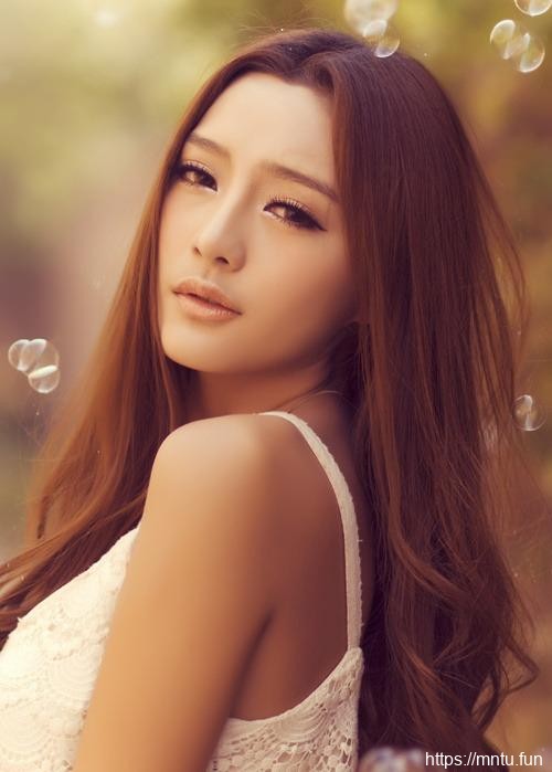 清纯忧郁女生浪漫艺术写真欣赏