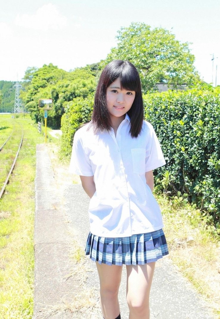 漂亮性感校花夏日清纯街拍