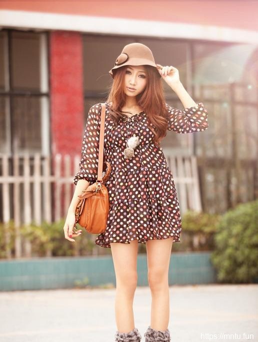 时尚街拍清纯女生靓丽身姿图片