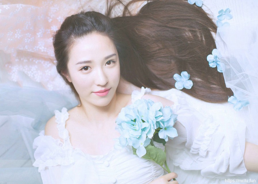 干净清纯女生慵懒清晨艺术写真